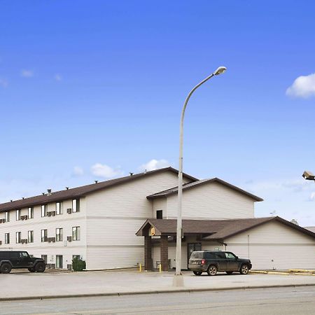 Super 8 By Wyndham Williston Nd Hotel Exterior photo